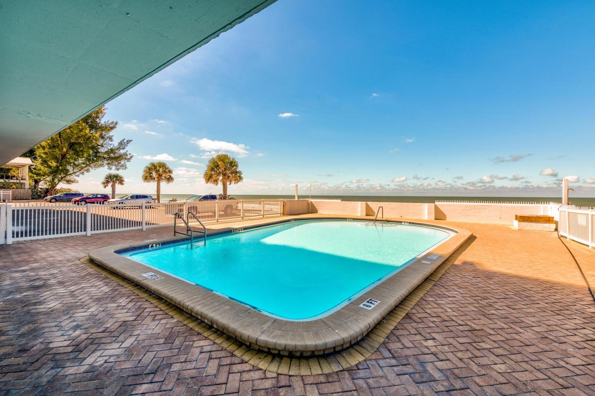 Sunset Chateau 409 St. Pete Beach Ngoại thất bức ảnh